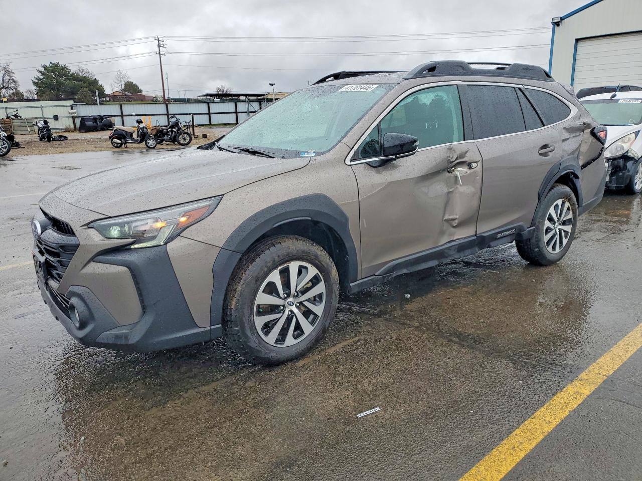 Salvage Subaru Outback Image
