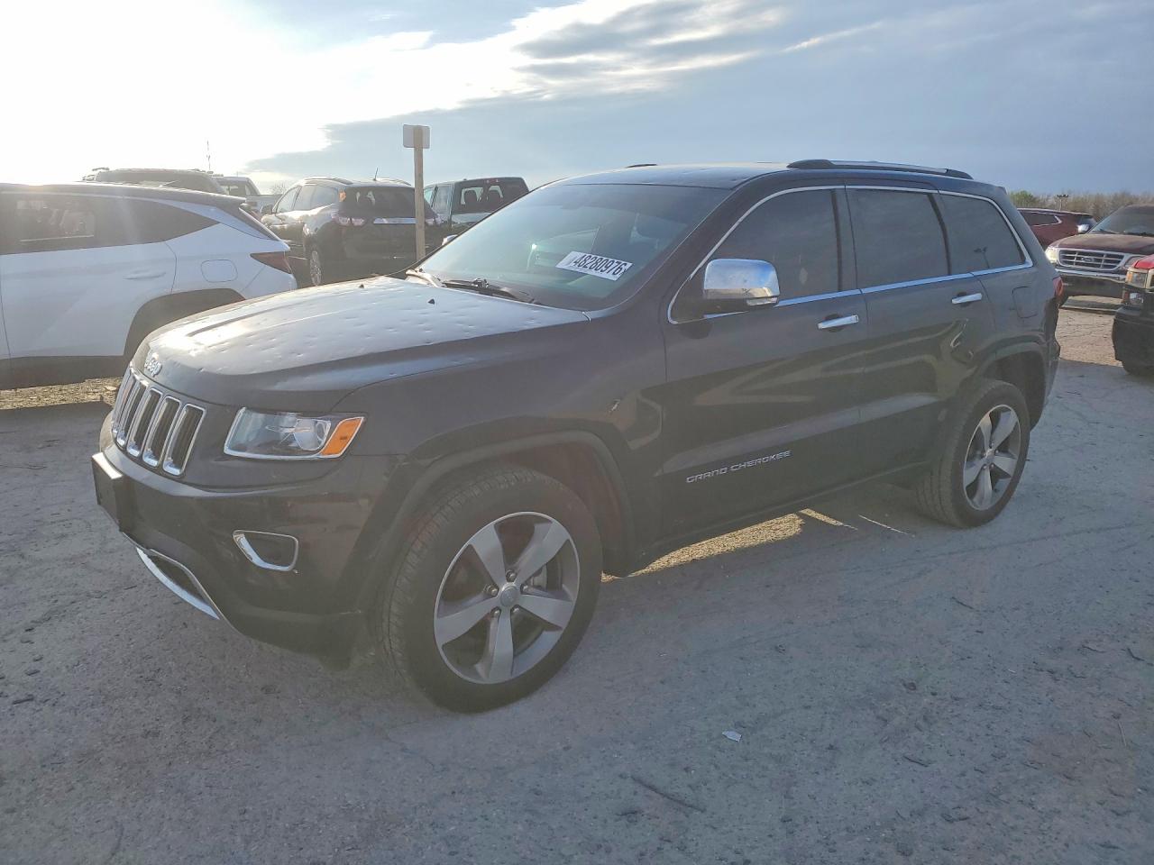 Salvage Jeep Cherokee Image