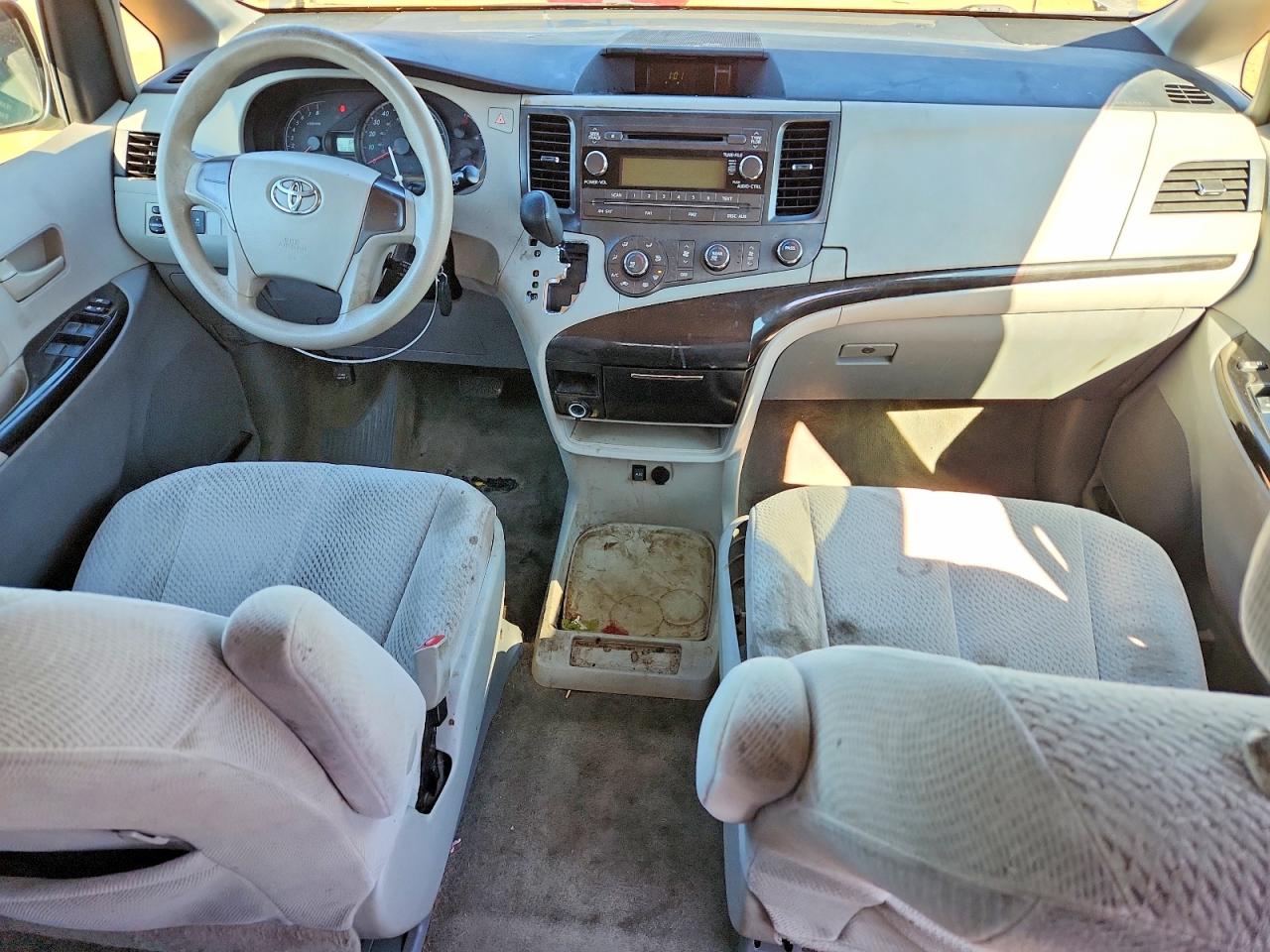 Toyota Sienna Base