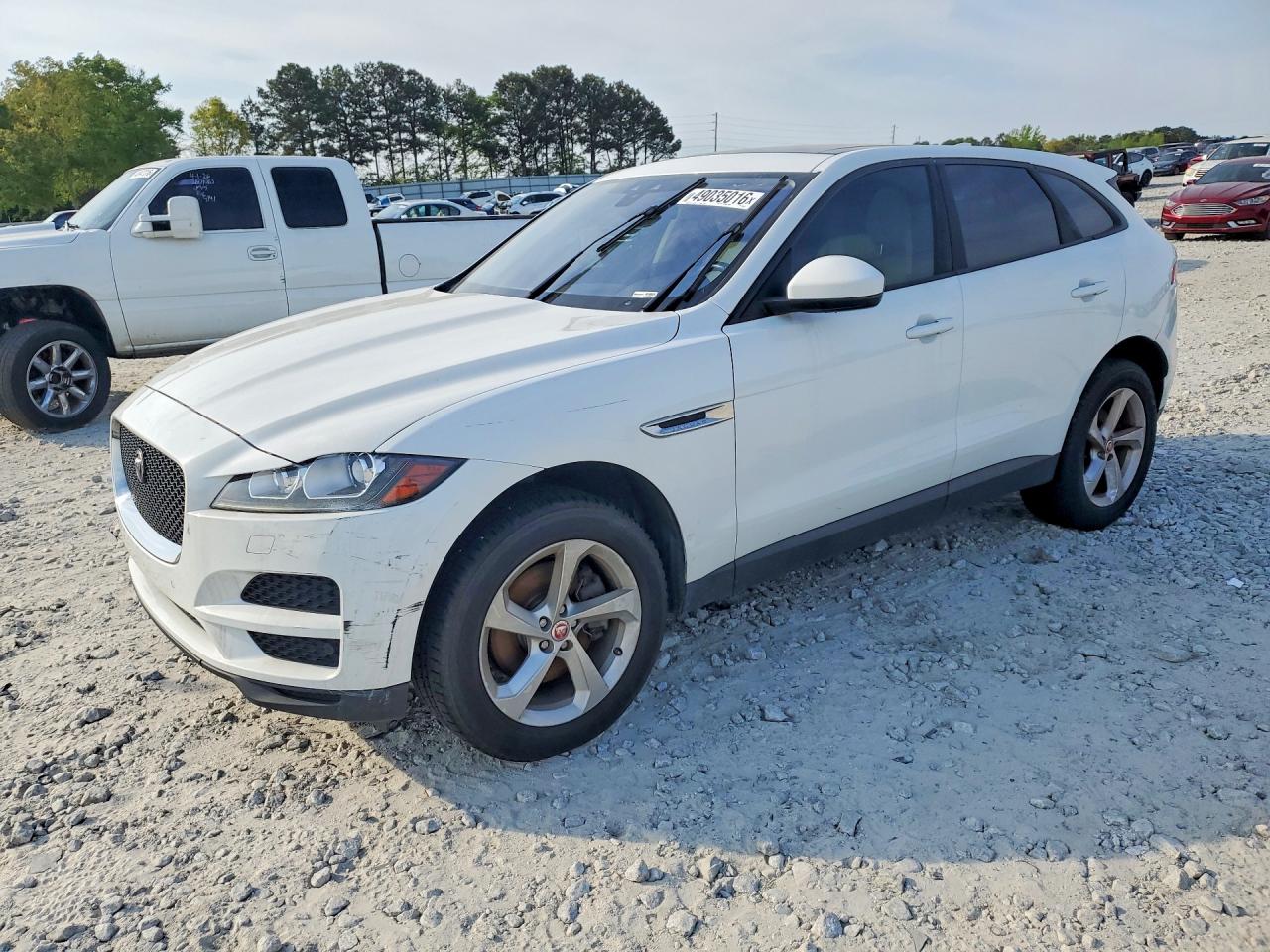 Salvage Jaguar F-PACE Image