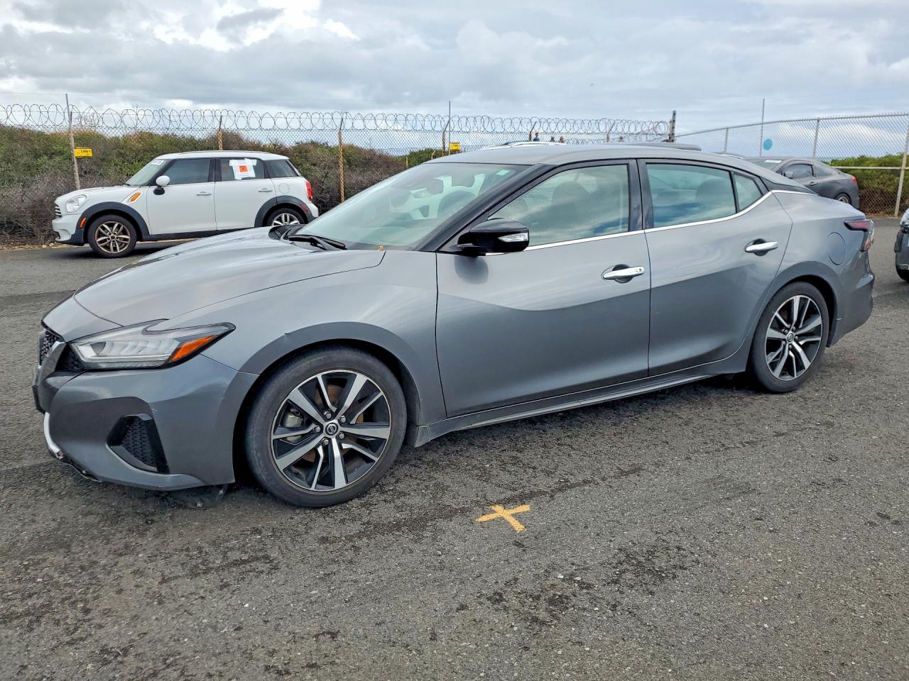 Salvage Nissan Maxima Image