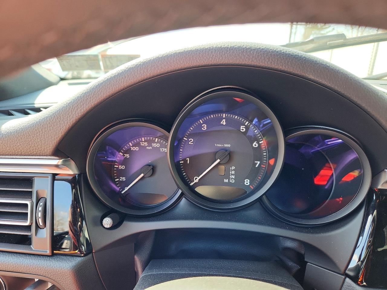 Porsche Macan Base