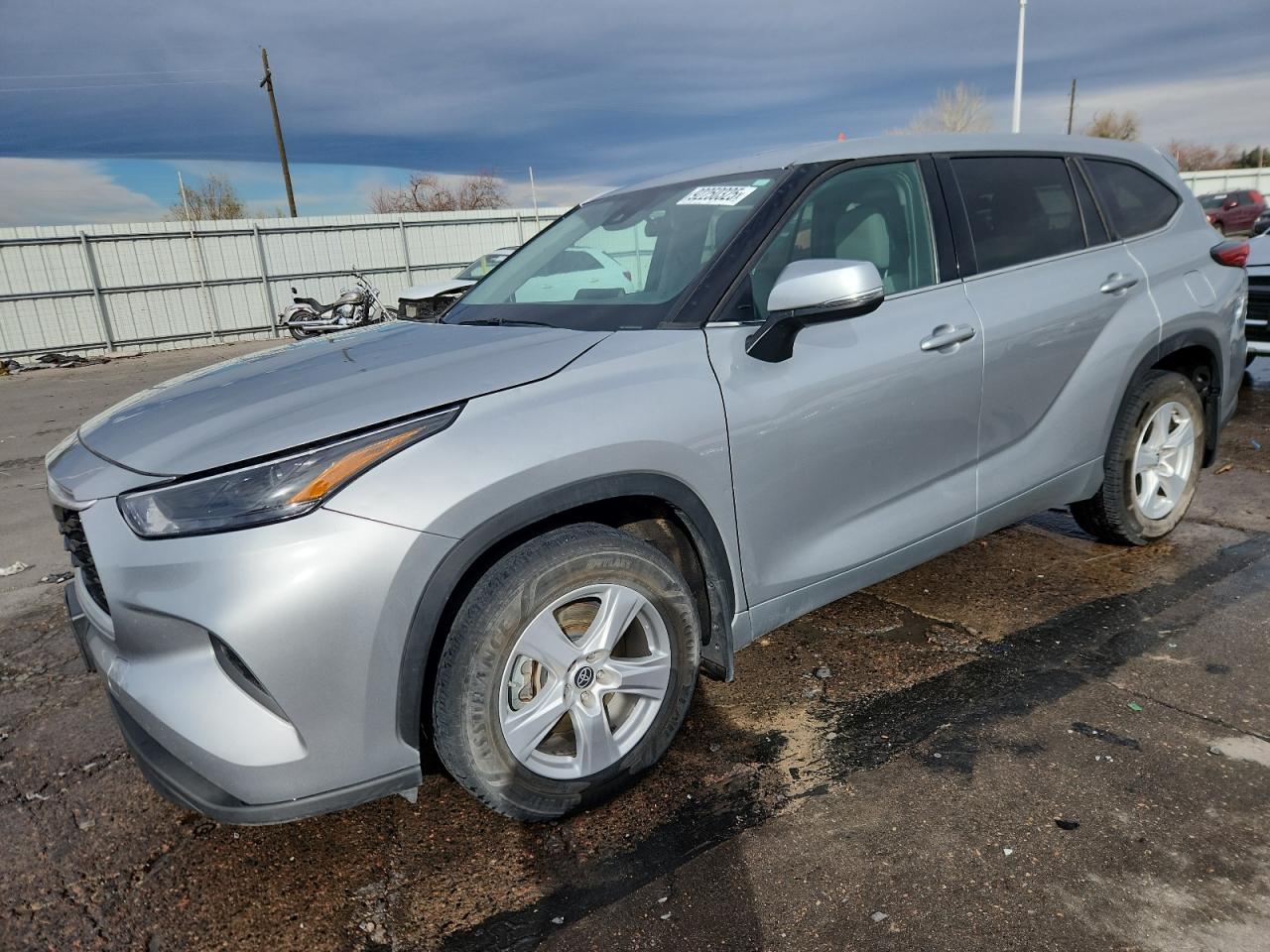Salvage Toyota Highlander Image