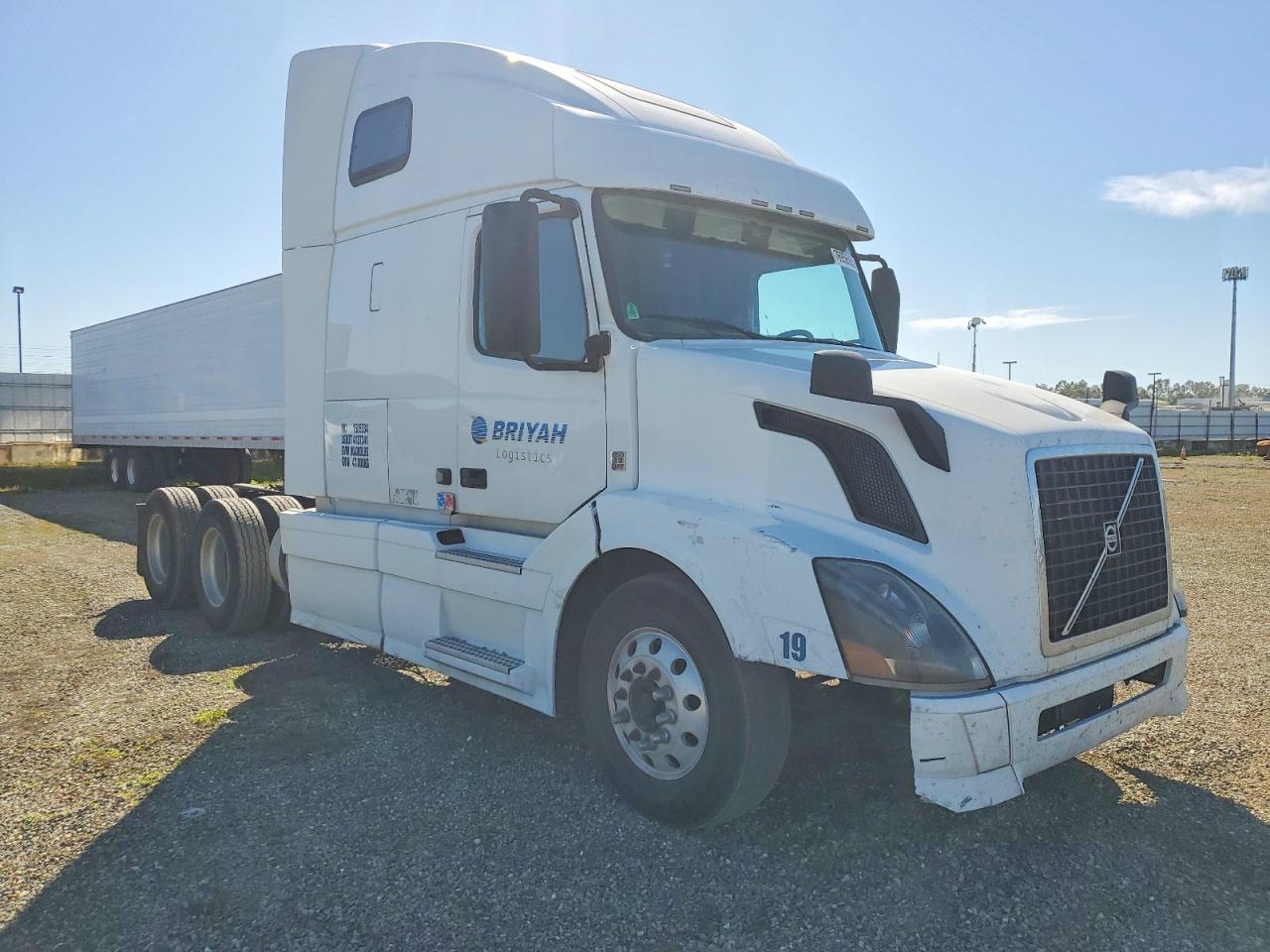 Salvage Volvo Vn Image