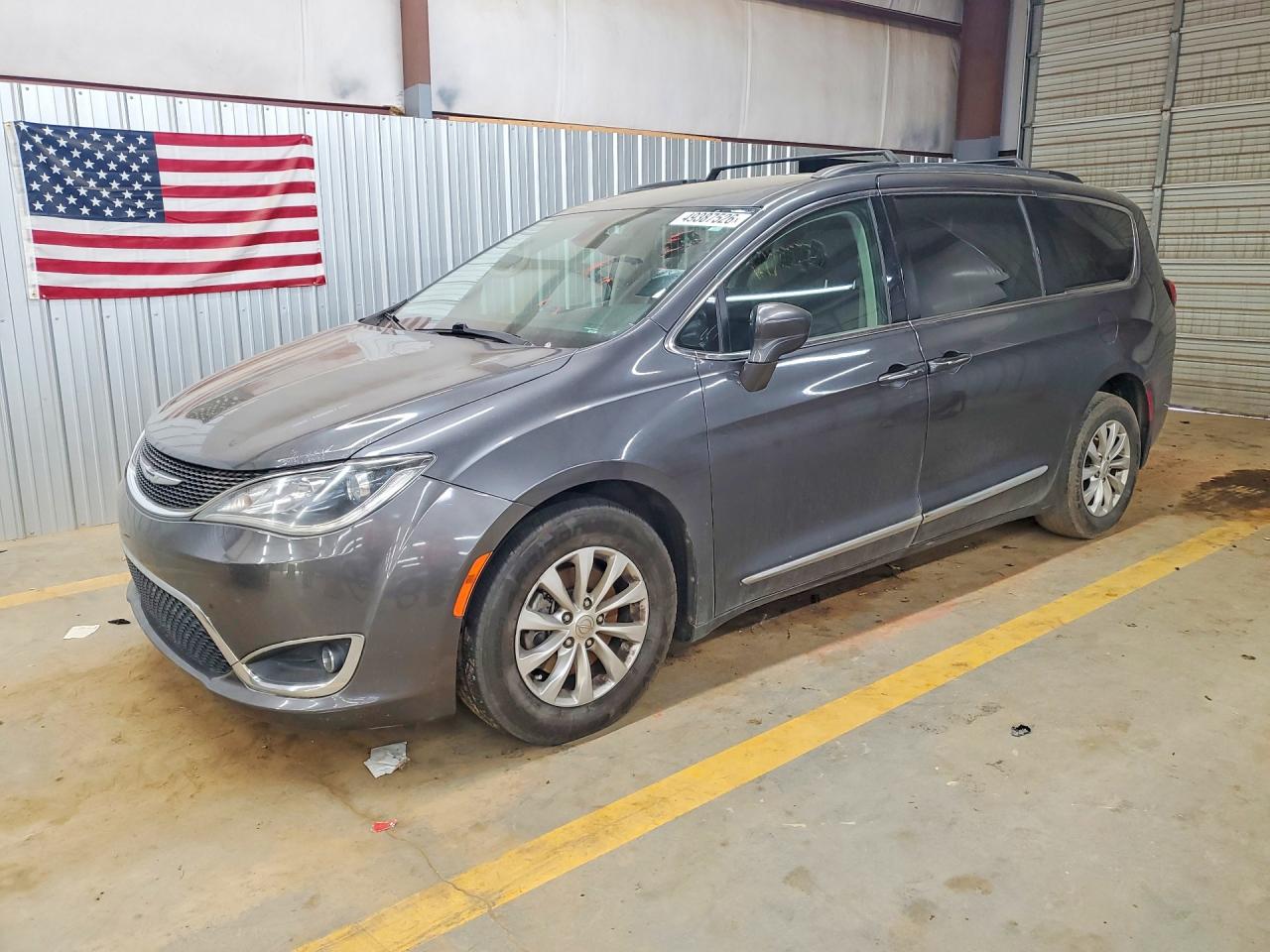 Salvage Chrysler Pacifica Image