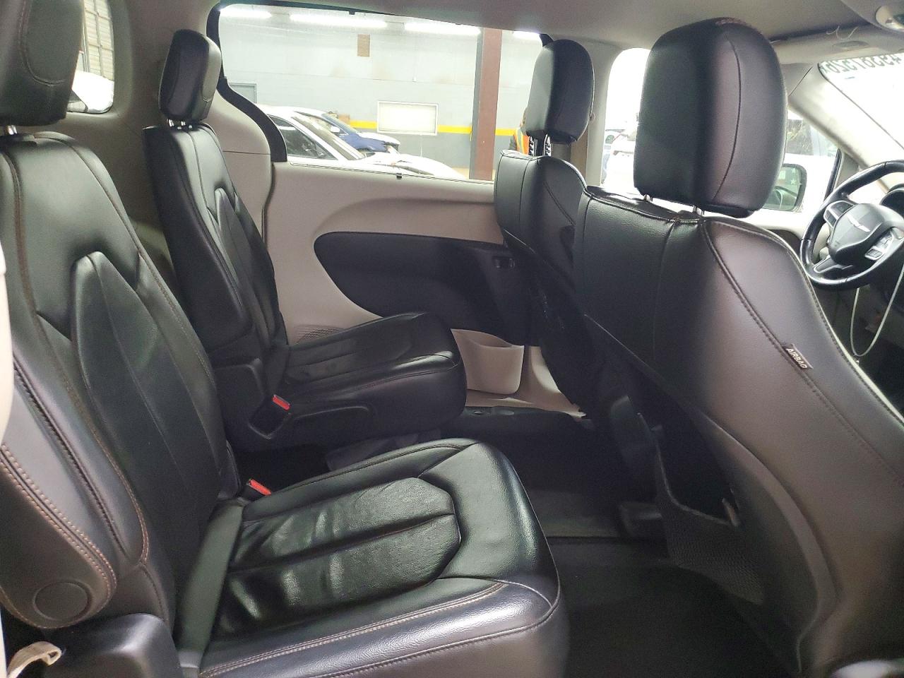 Chrysler Pacifica Touring L