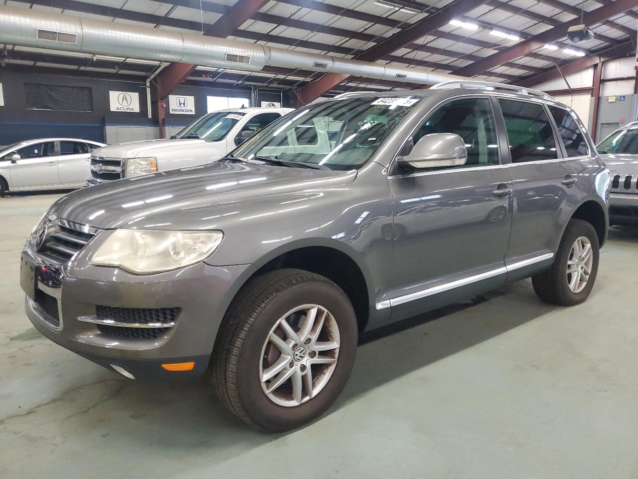 Salvage Volkswagen Touareg Image
