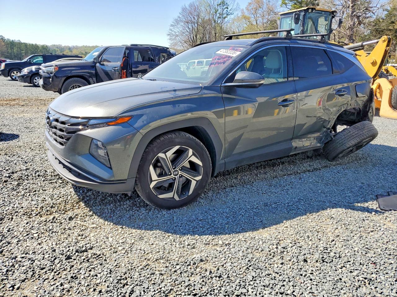 Salvage Hyundai TUCSON Image