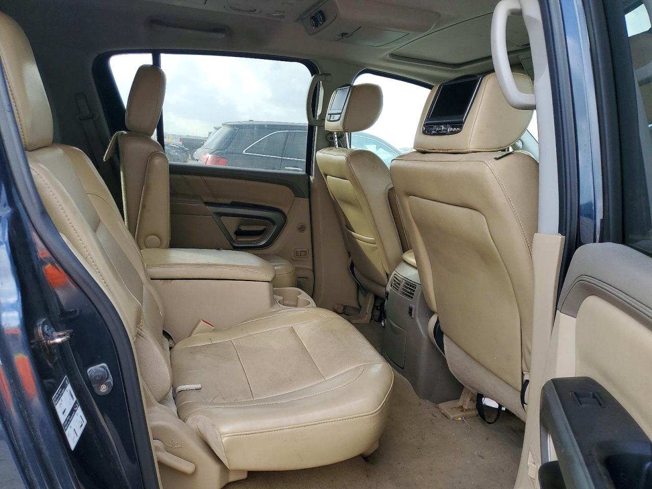 Nissan Armada Platinum