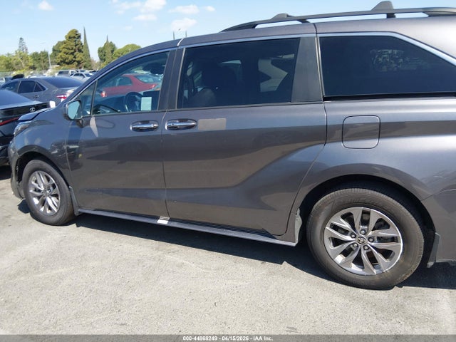 Toyota Sienna Xle