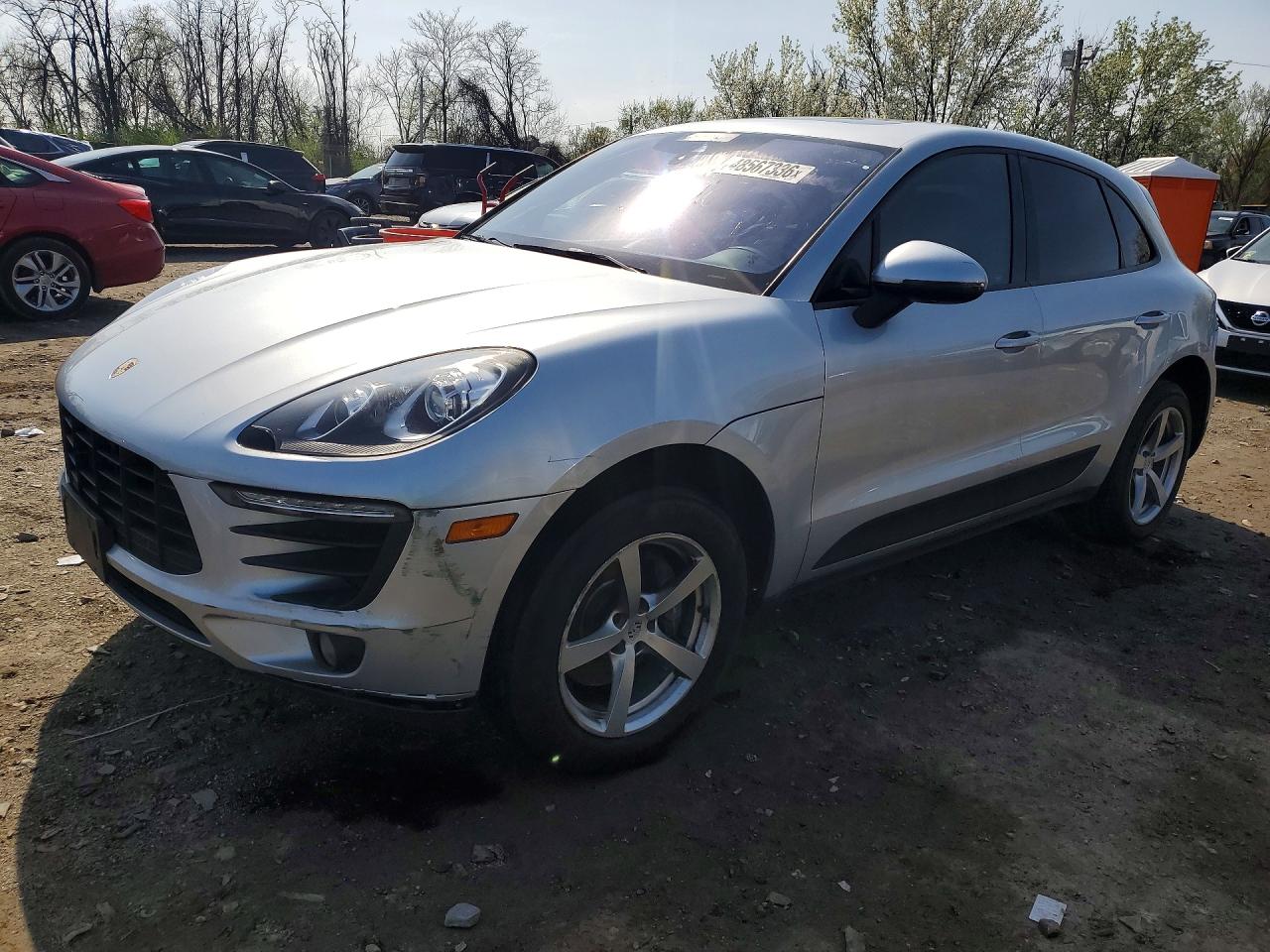 Salvage Porsche Macan Image