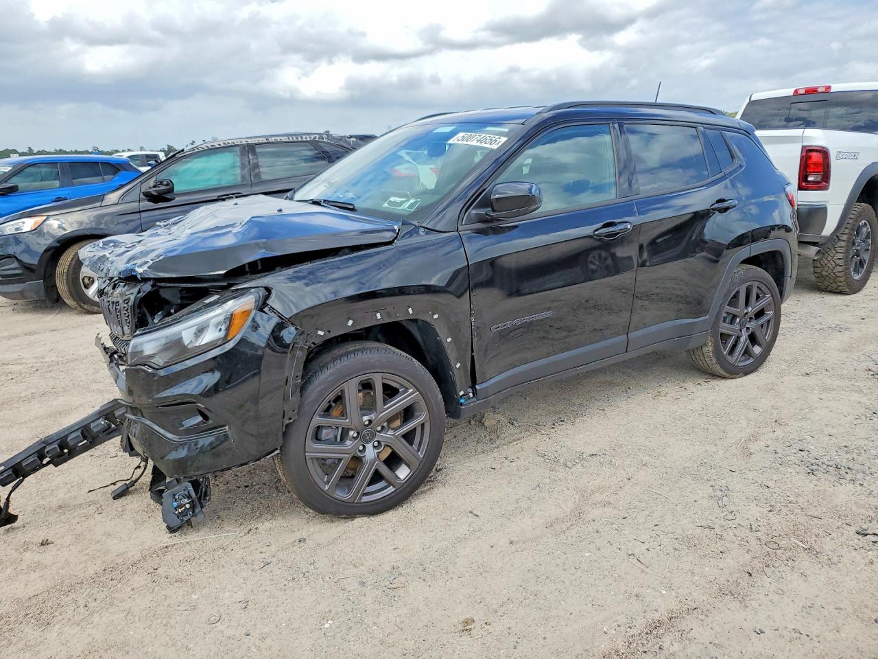 Salvage Jeep Compass Image