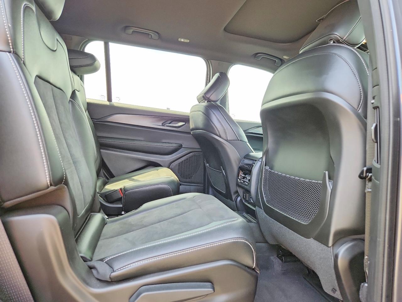 Jeep Cherokee L Laredo
