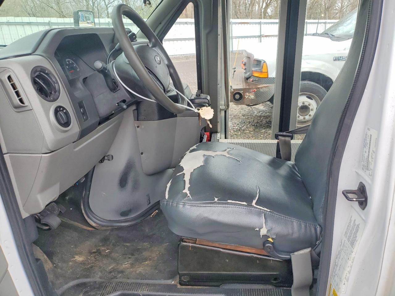 Ford Econoline E350 Super Duty Cutaway Van