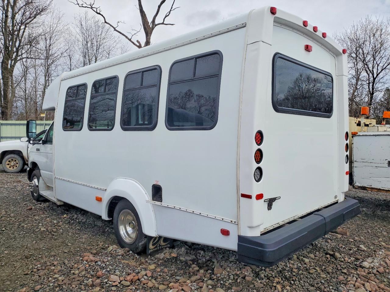 Ford Econoline E350 Super Duty Cutaway Van