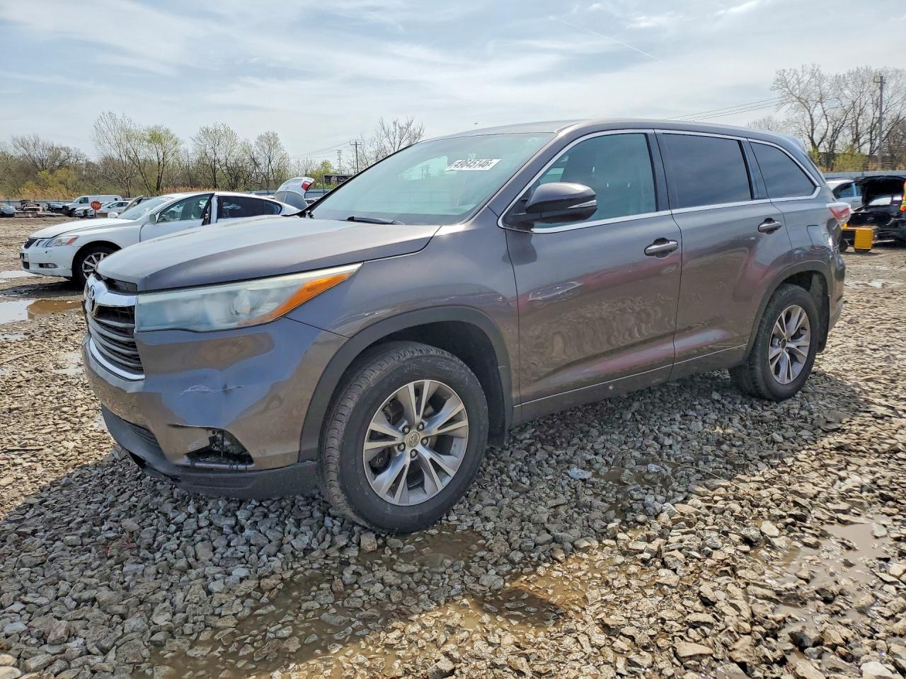 Salvage Toyota Highlander Image