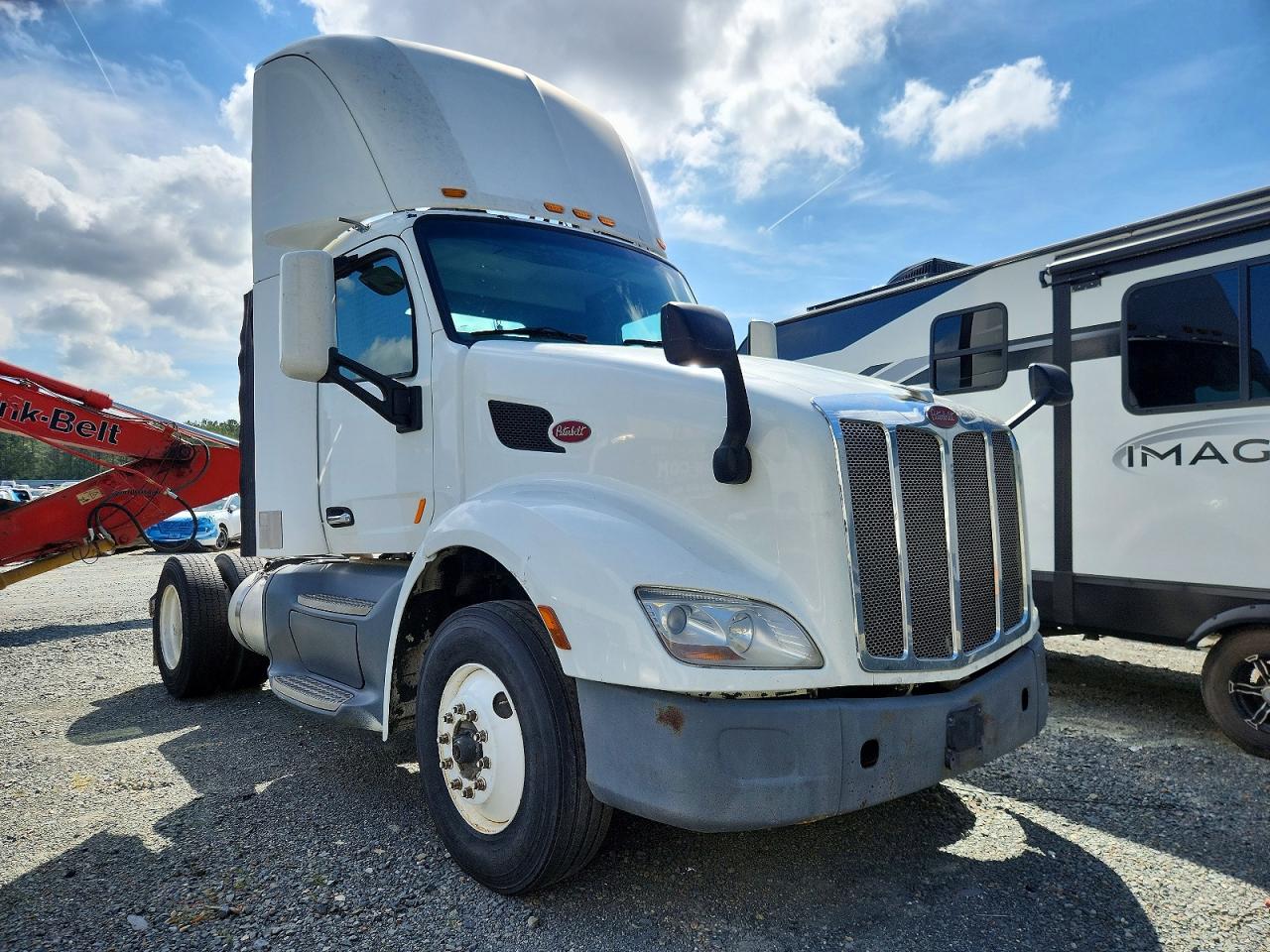 Salvage Peterbilt 579 Image