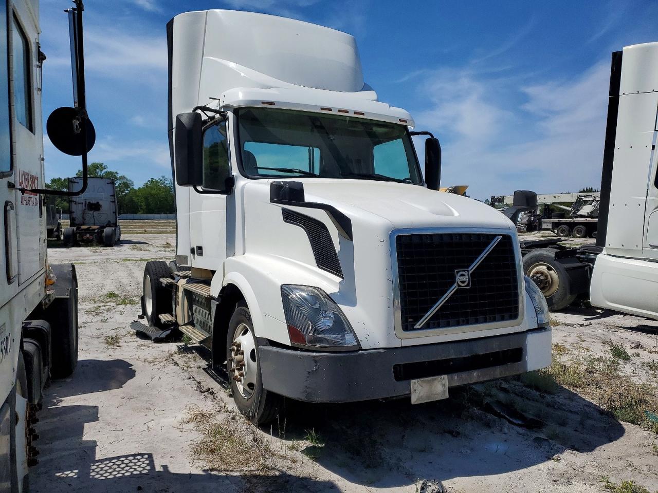 Salvage Volvo Vn Image