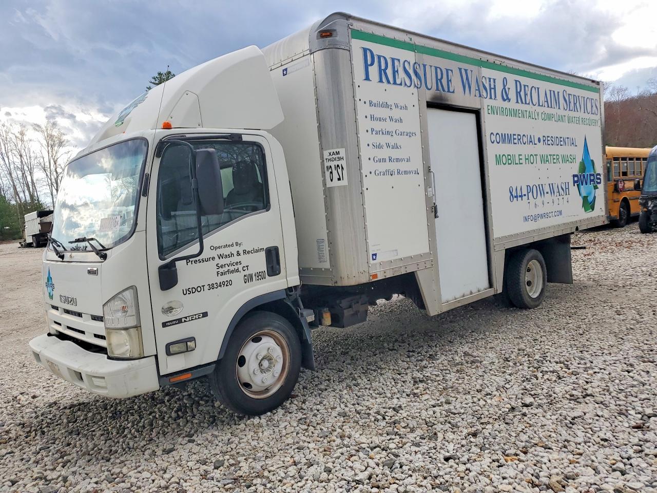 Salvage Isuzu Npr Image