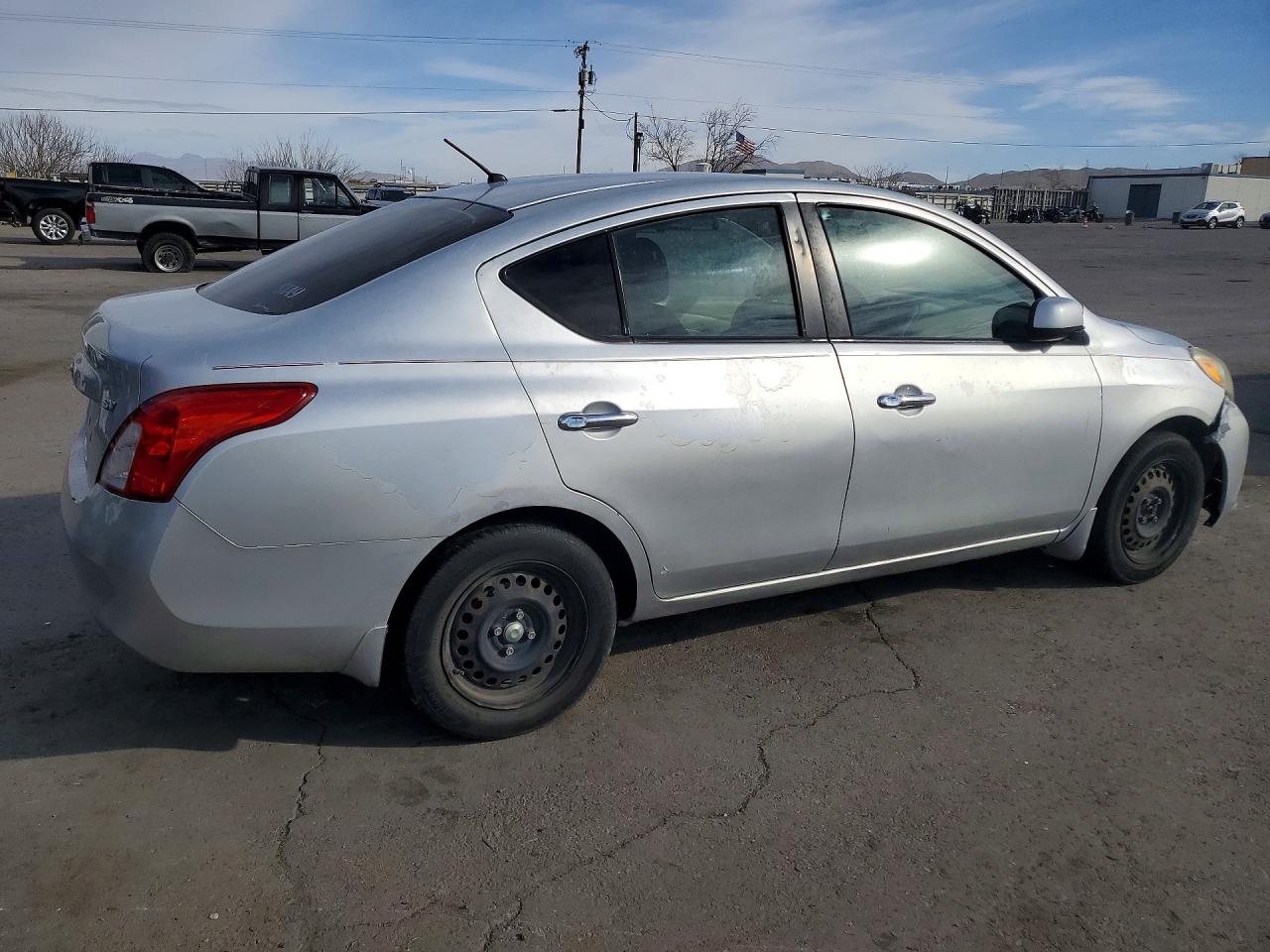Nissan Versa 1.6 S