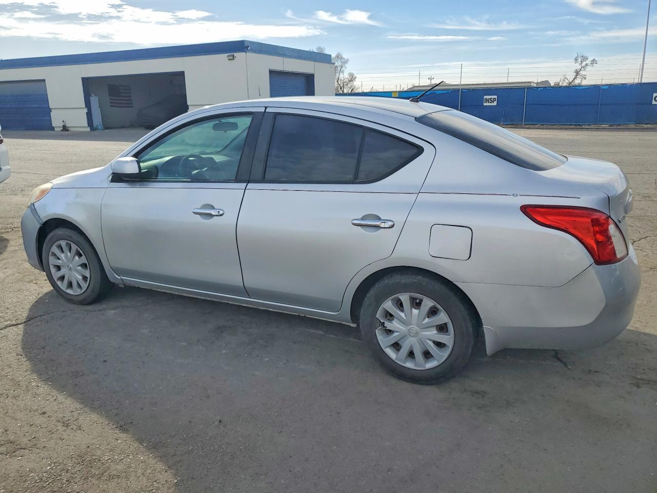 Nissan Versa 1.6 S