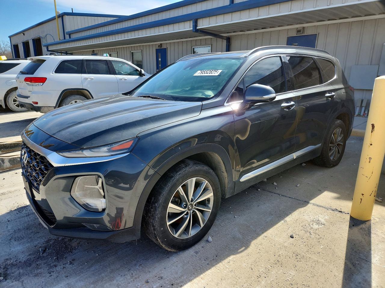 Salvage Hyundai SANTA FE Image