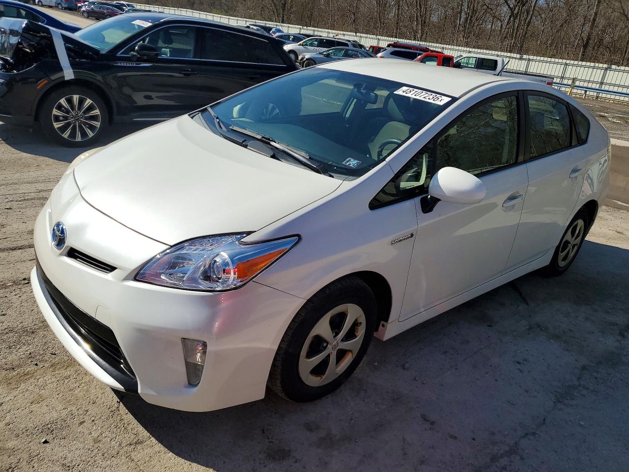 Salvage Toyota Prius Image