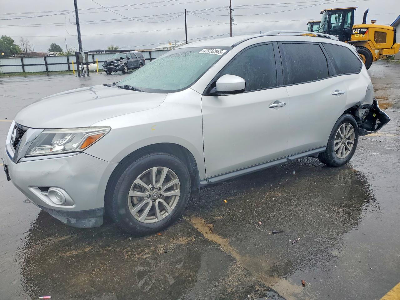 Salvage Nissan Pathfinder Image