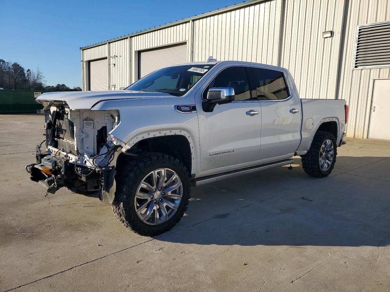 Salvage GMC Sierra Image