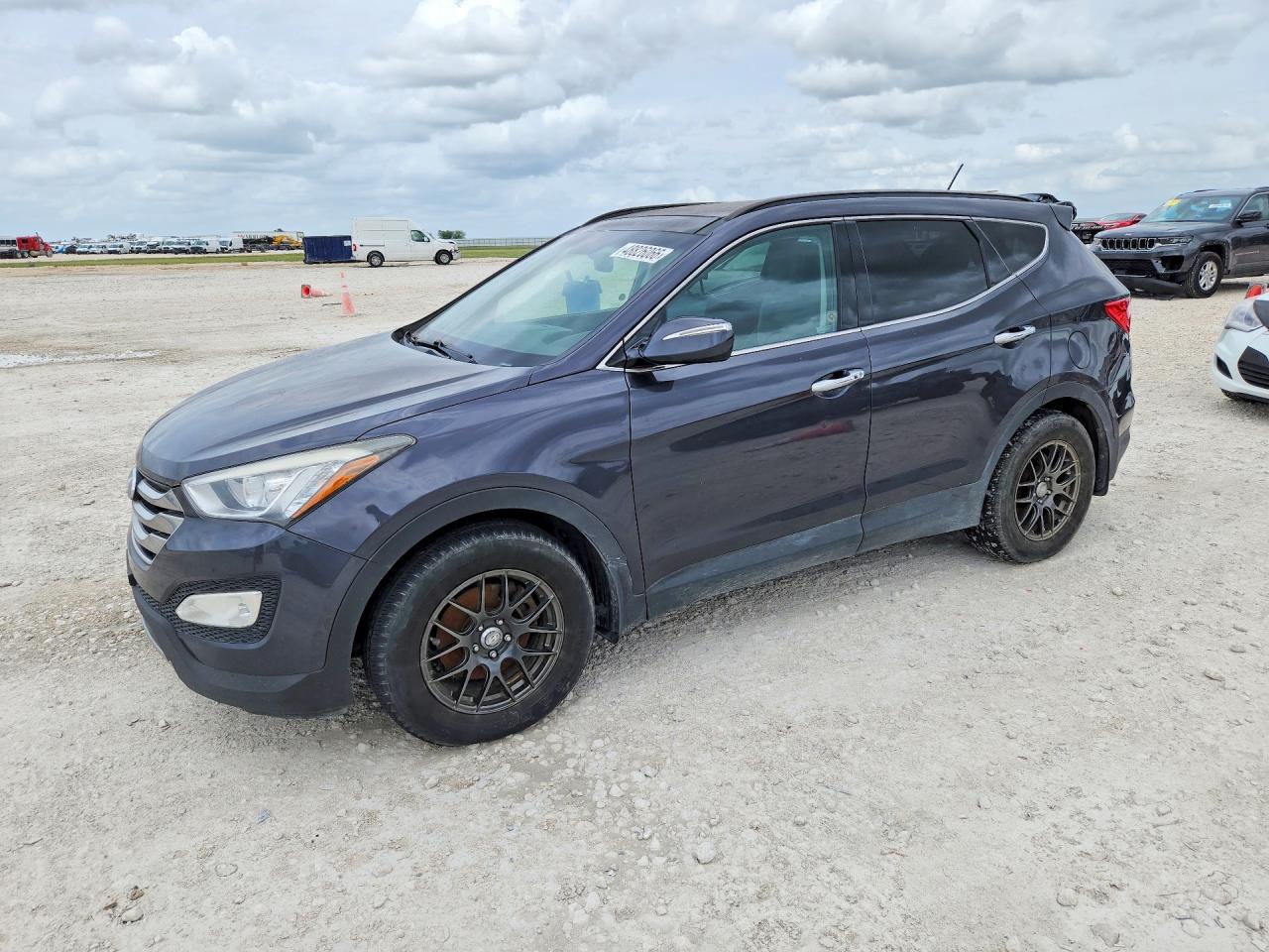 Salvage Hyundai SANTA FE Image