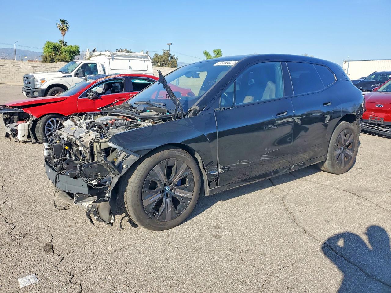 Salvage BMW Ix Xdrive5 Image