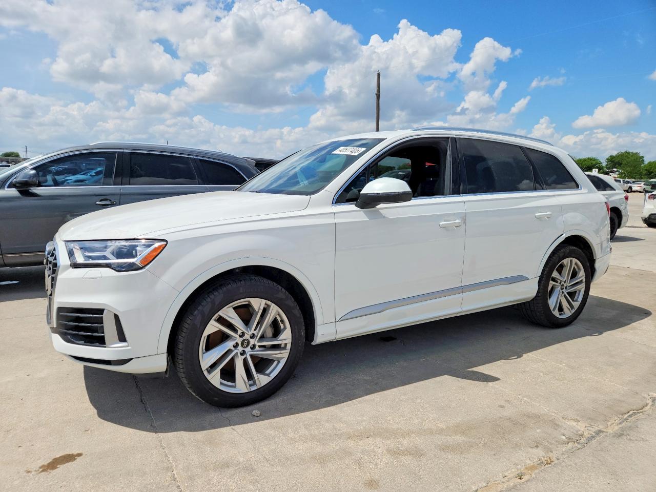 Salvage Audi Q7 Image