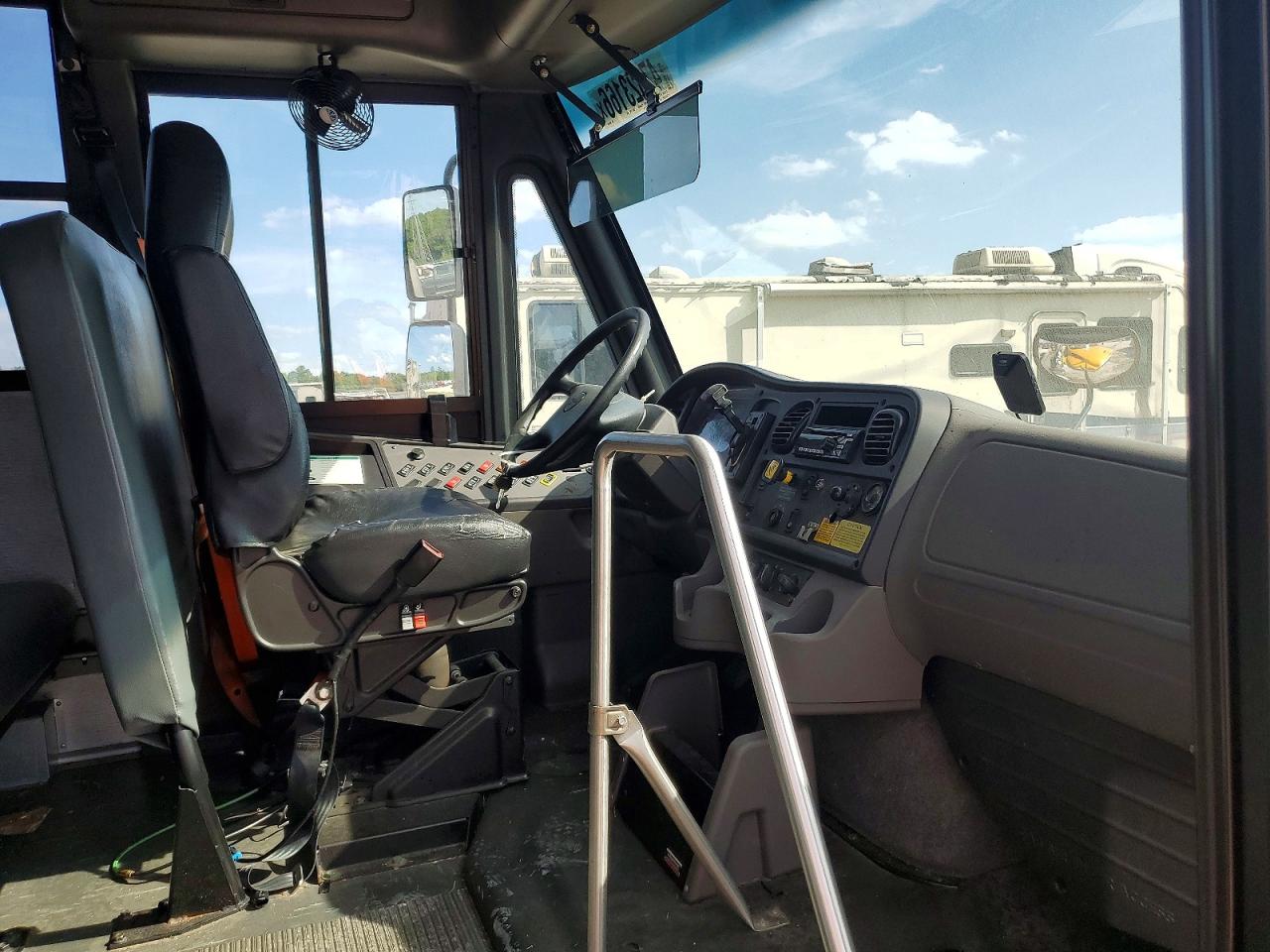 Freightliner Chassis B2b