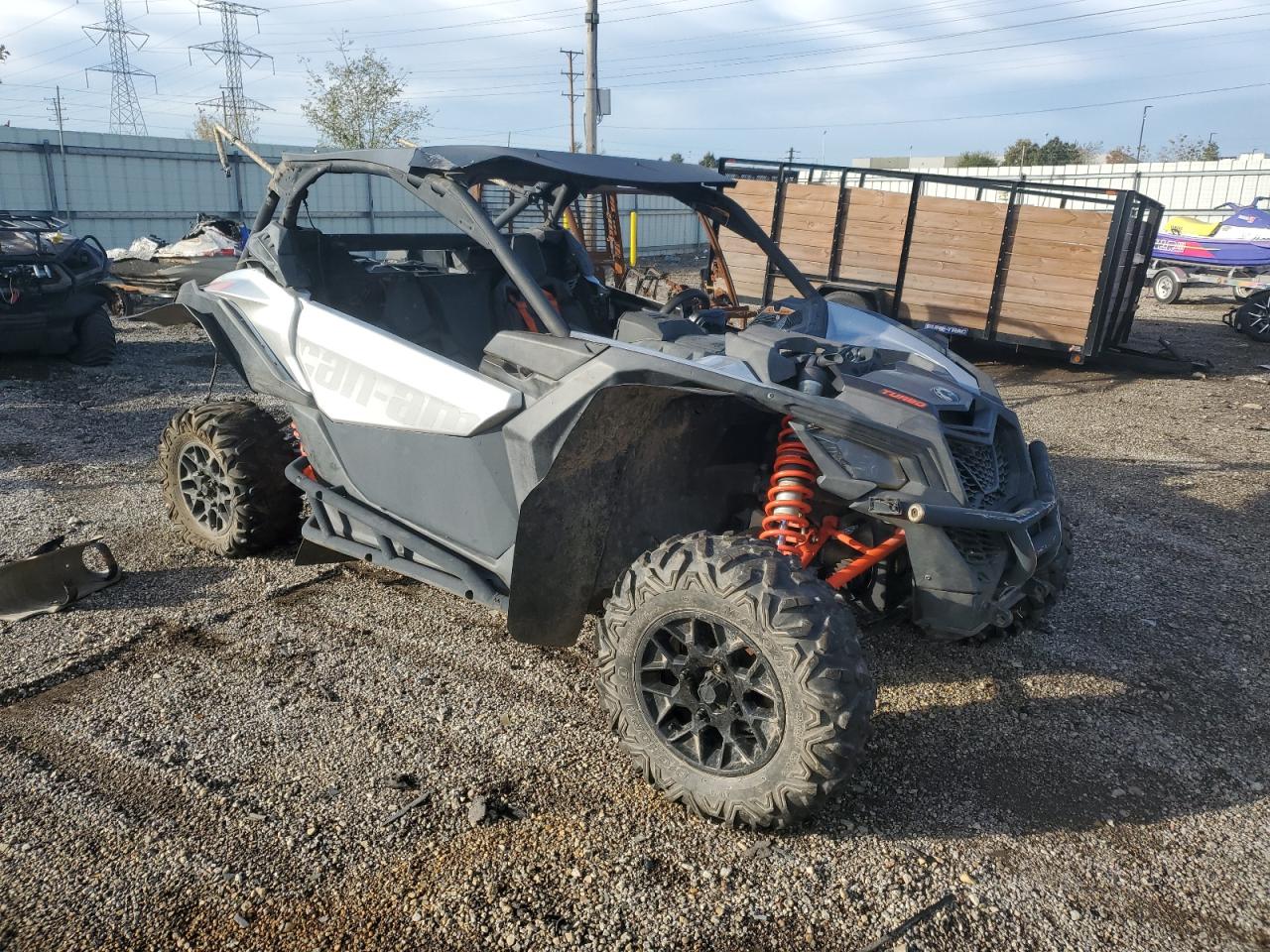 Salvage Can-Am Maverick Image
