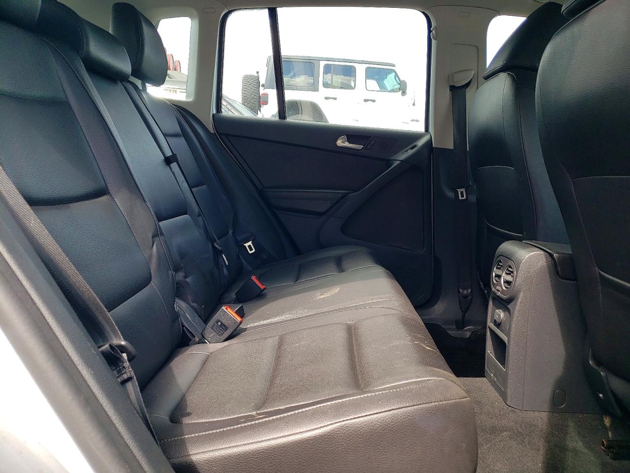 Volkswagen Tiguan S