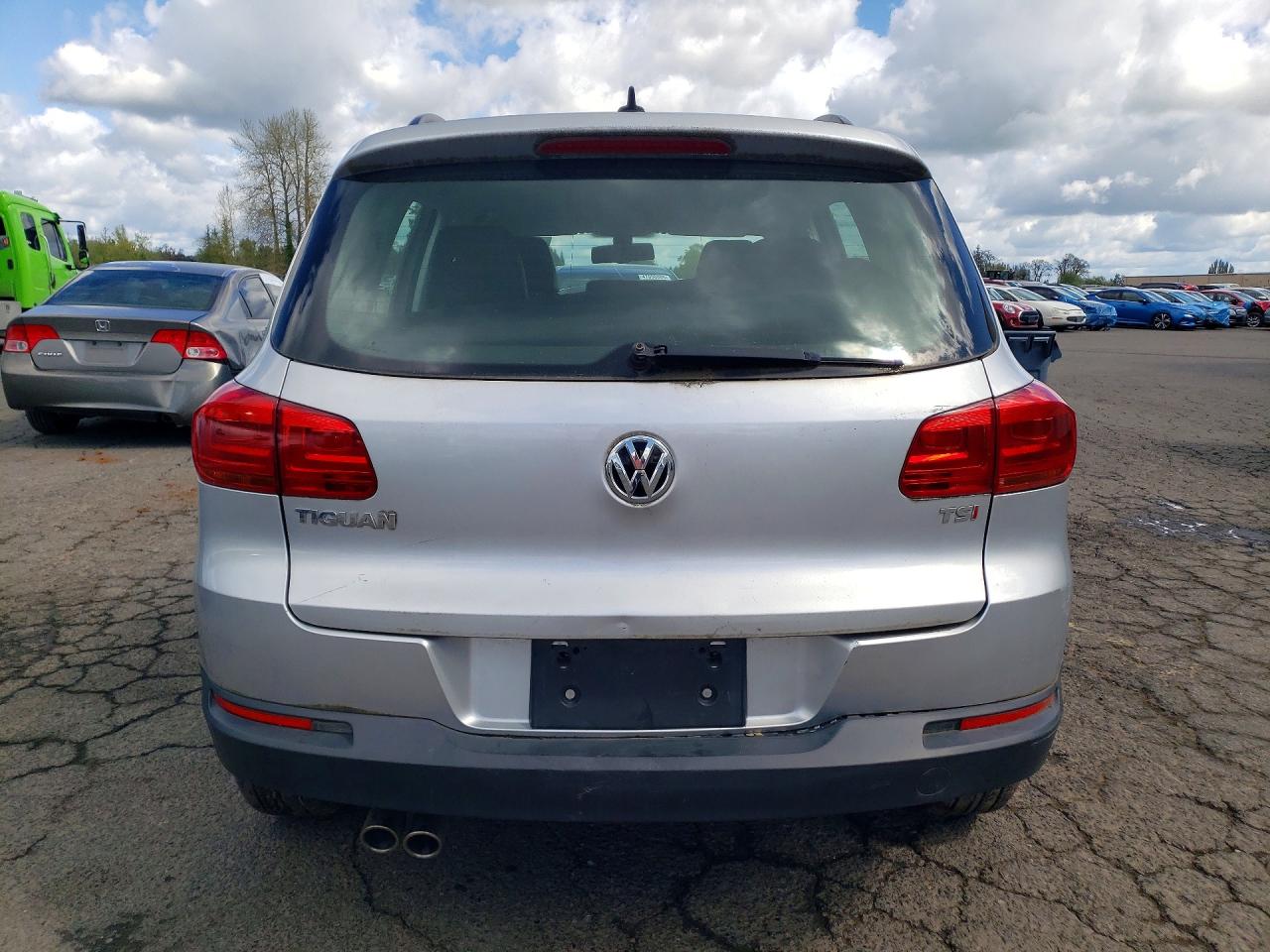 Volkswagen Tiguan S