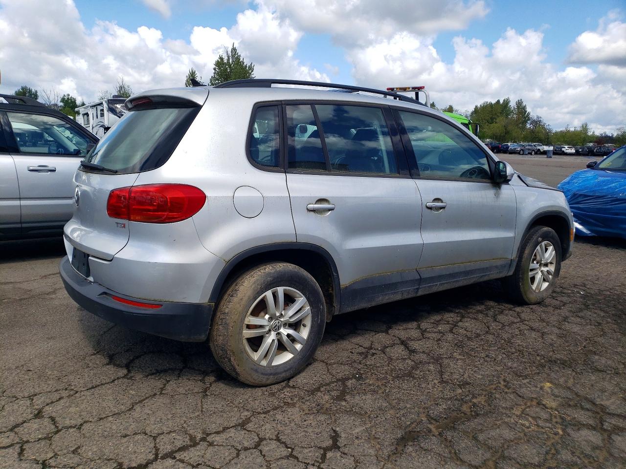 Volkswagen Tiguan S