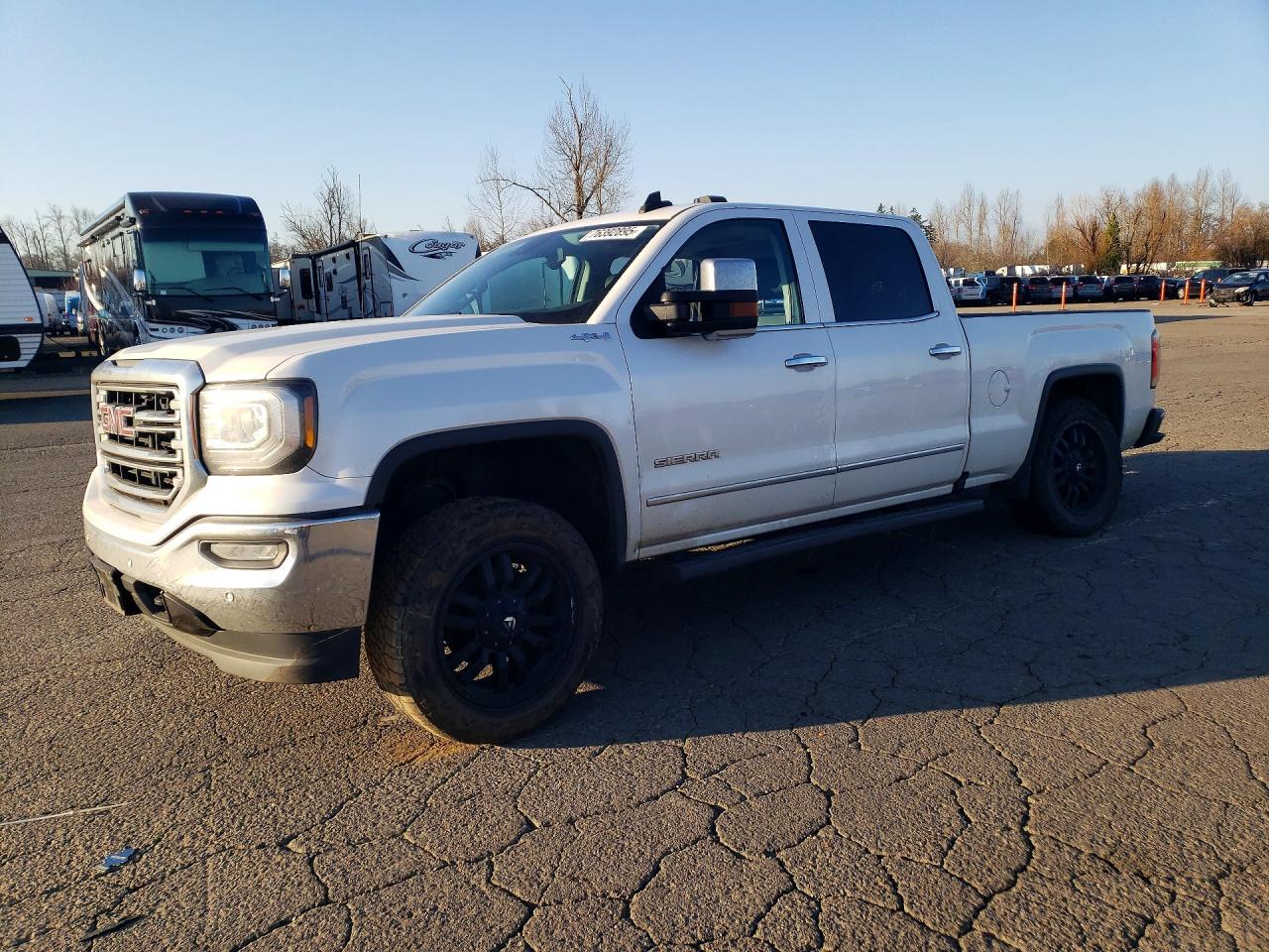 Salvage GMC Sierra Image