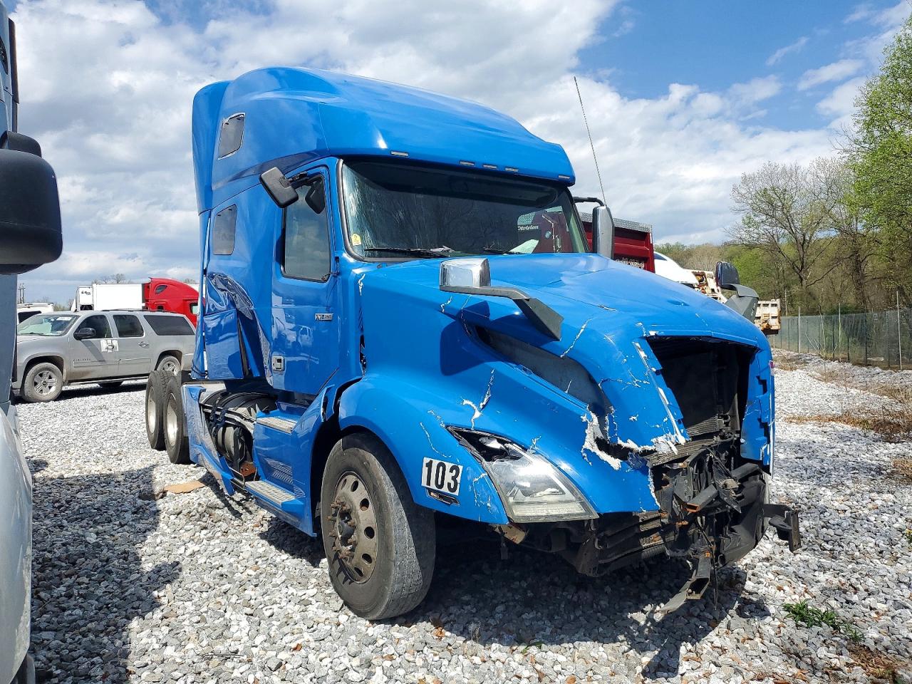 Salvage Volvo Vn Image