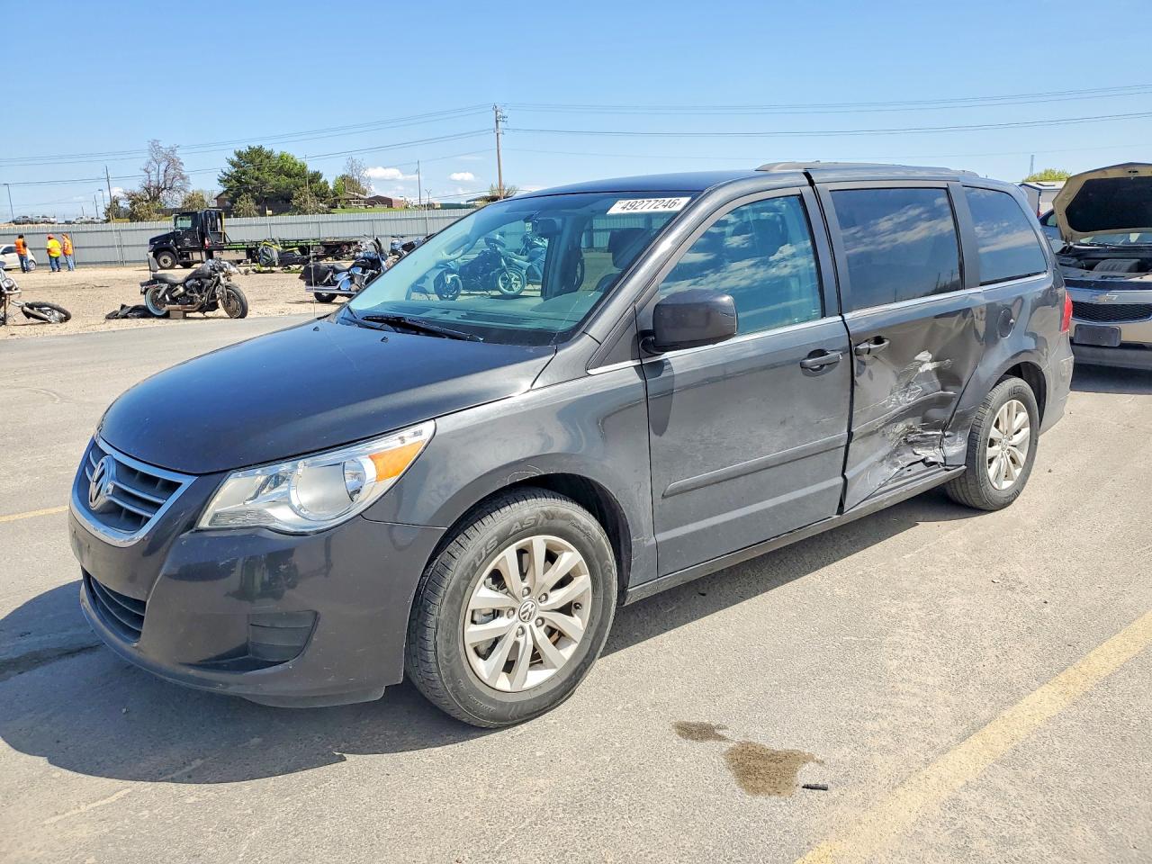 Salvage Volkswagen Routan Image