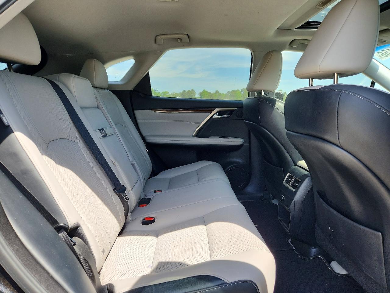 Lexus RX Base