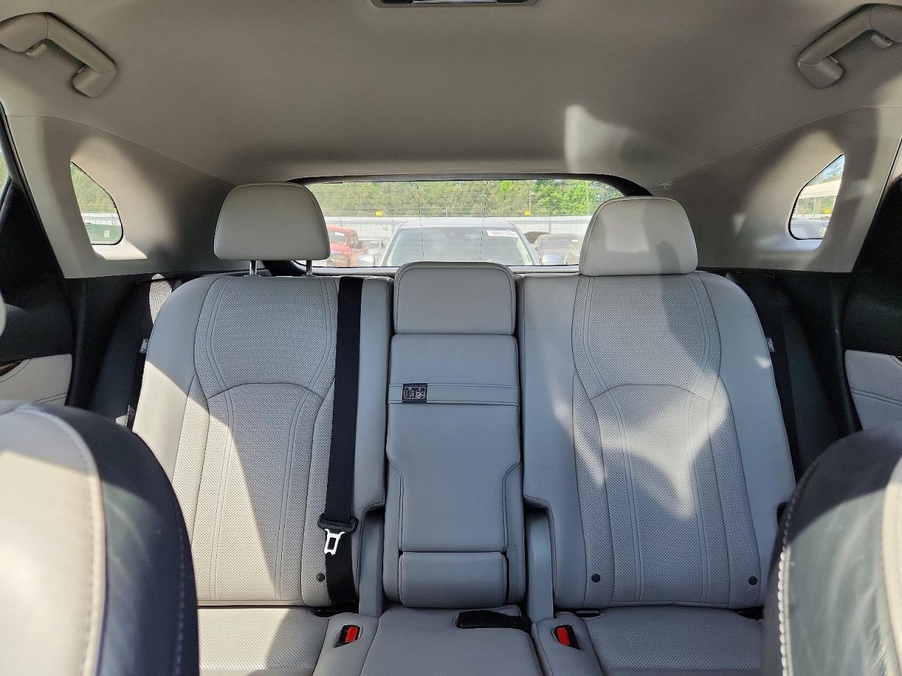 Lexus RX Base