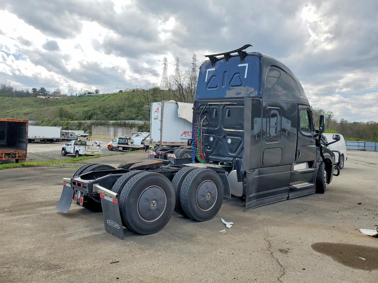 Freigliner Cascadia 126