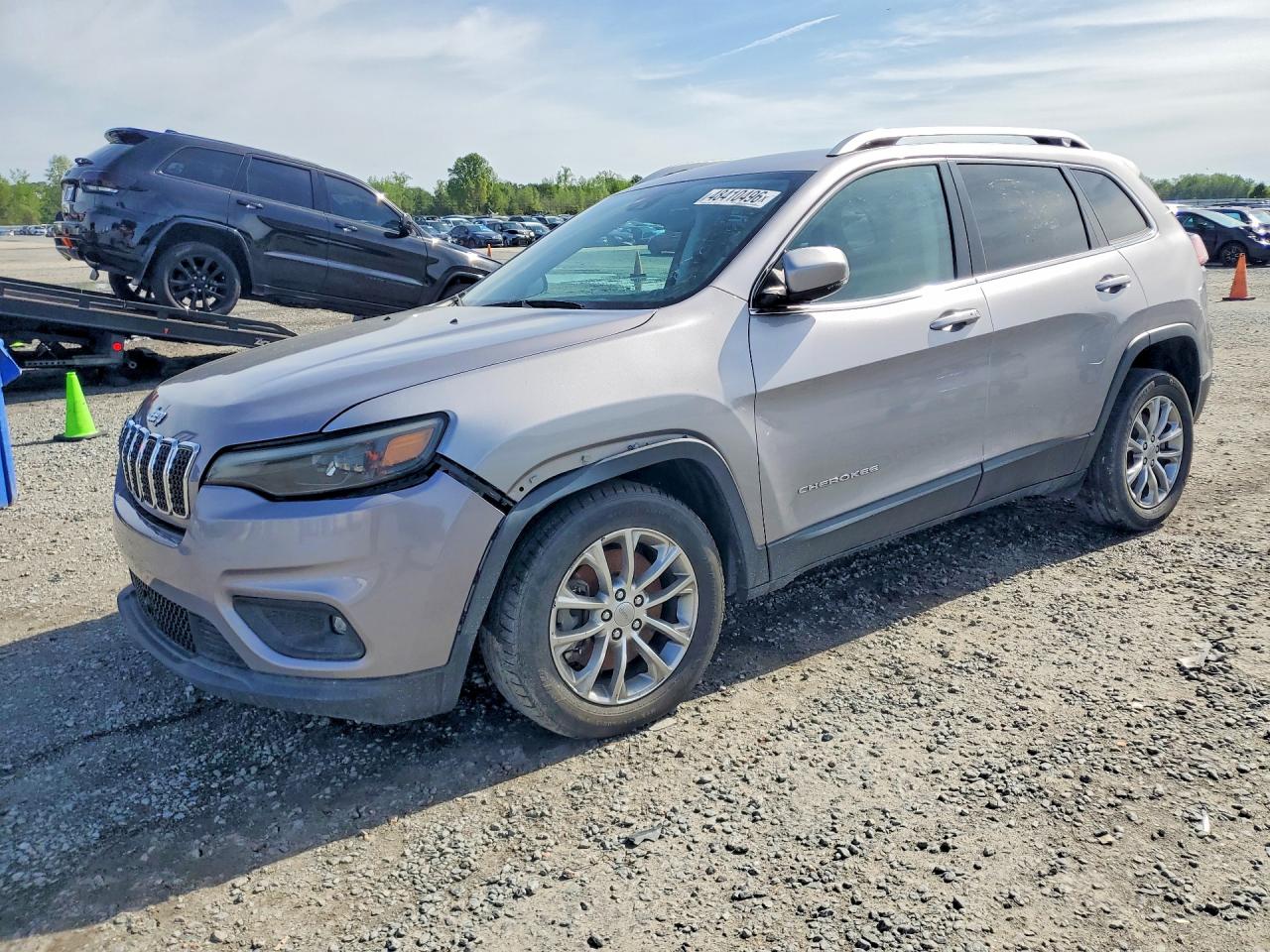 Salvage Jeep Cherokee Image