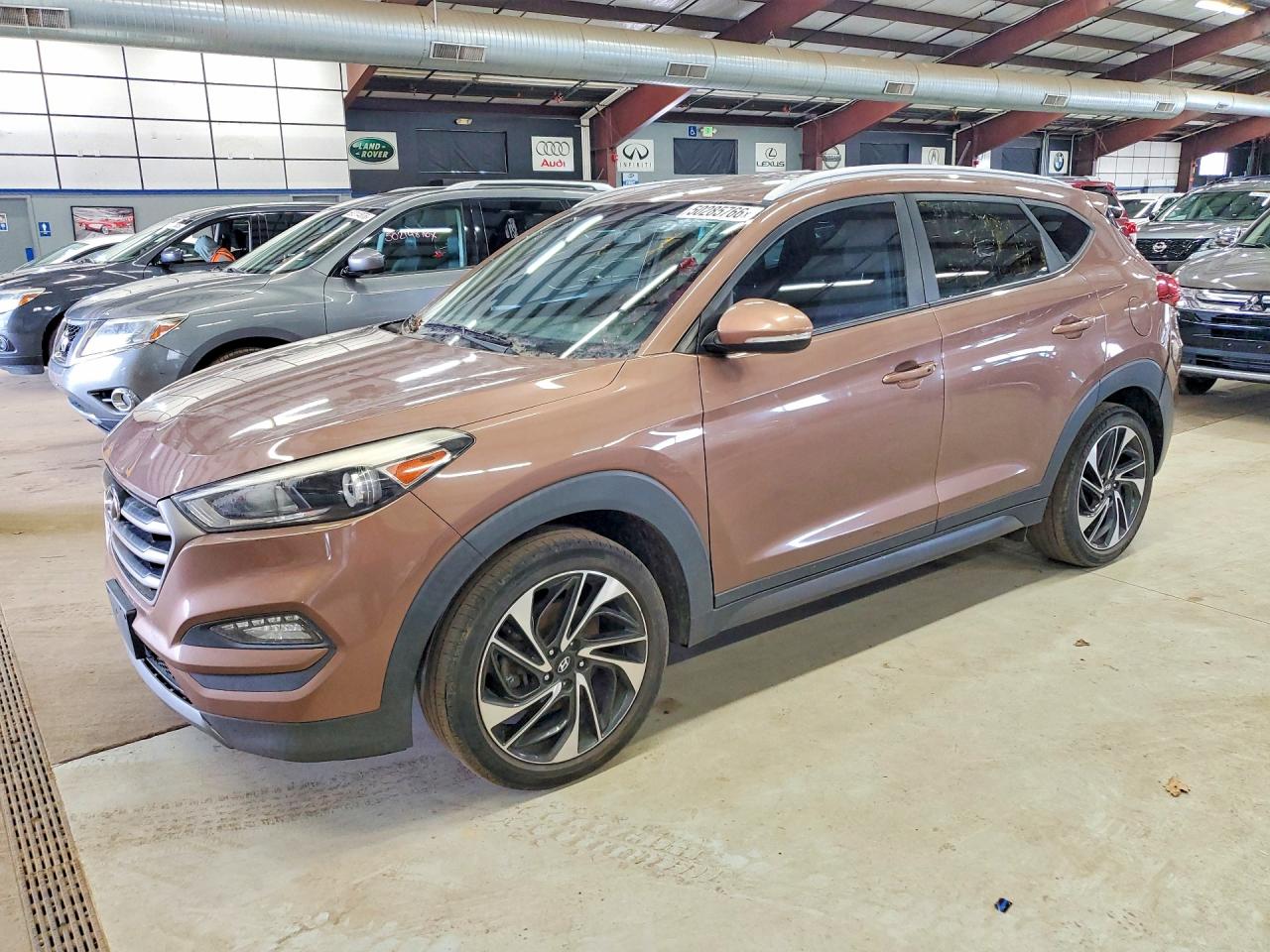Salvage Hyundai TUCSON Image