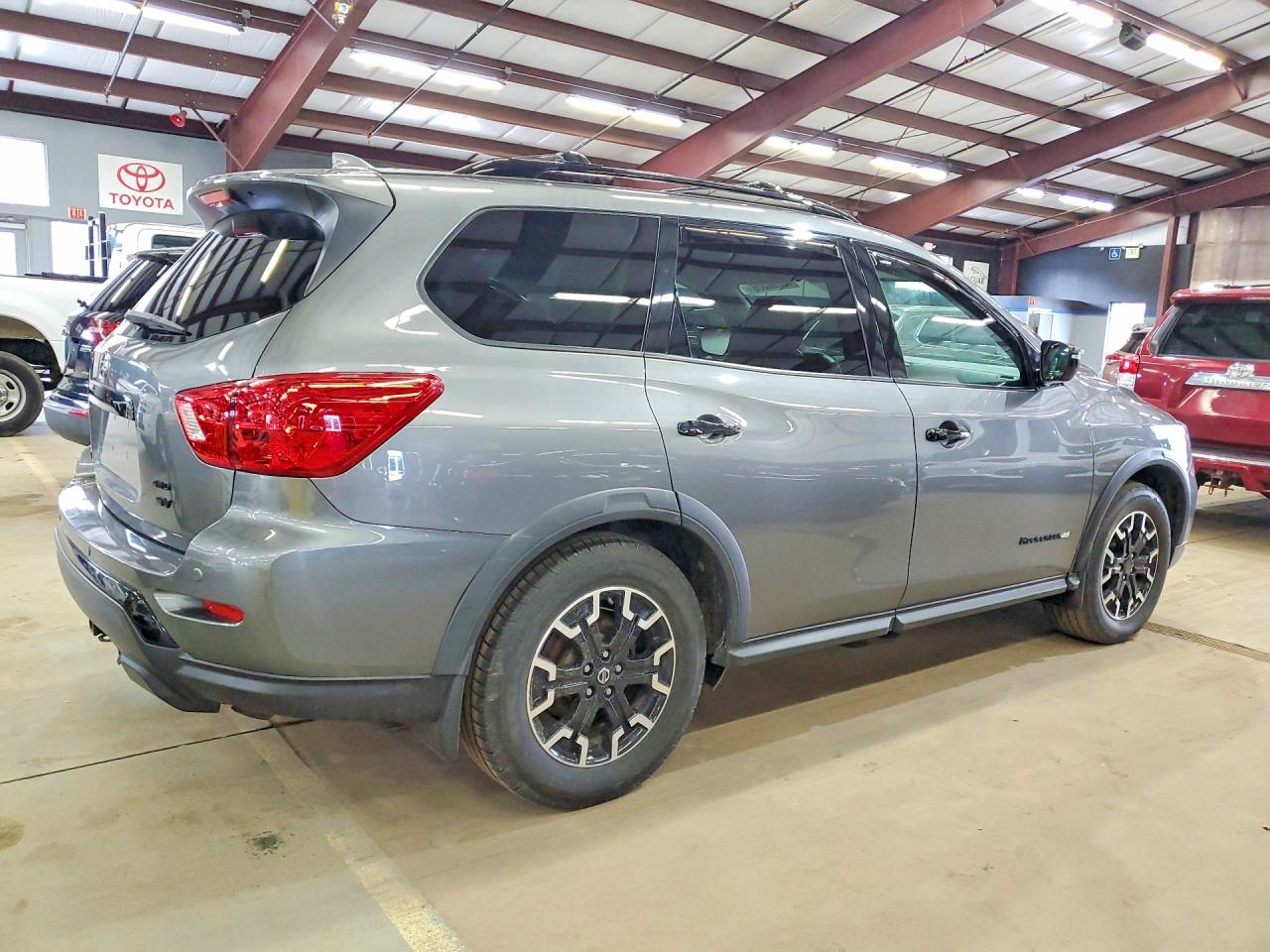 Nissan Pathfinder Sv