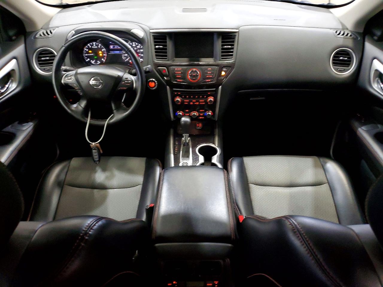 Nissan Pathfinder Sv