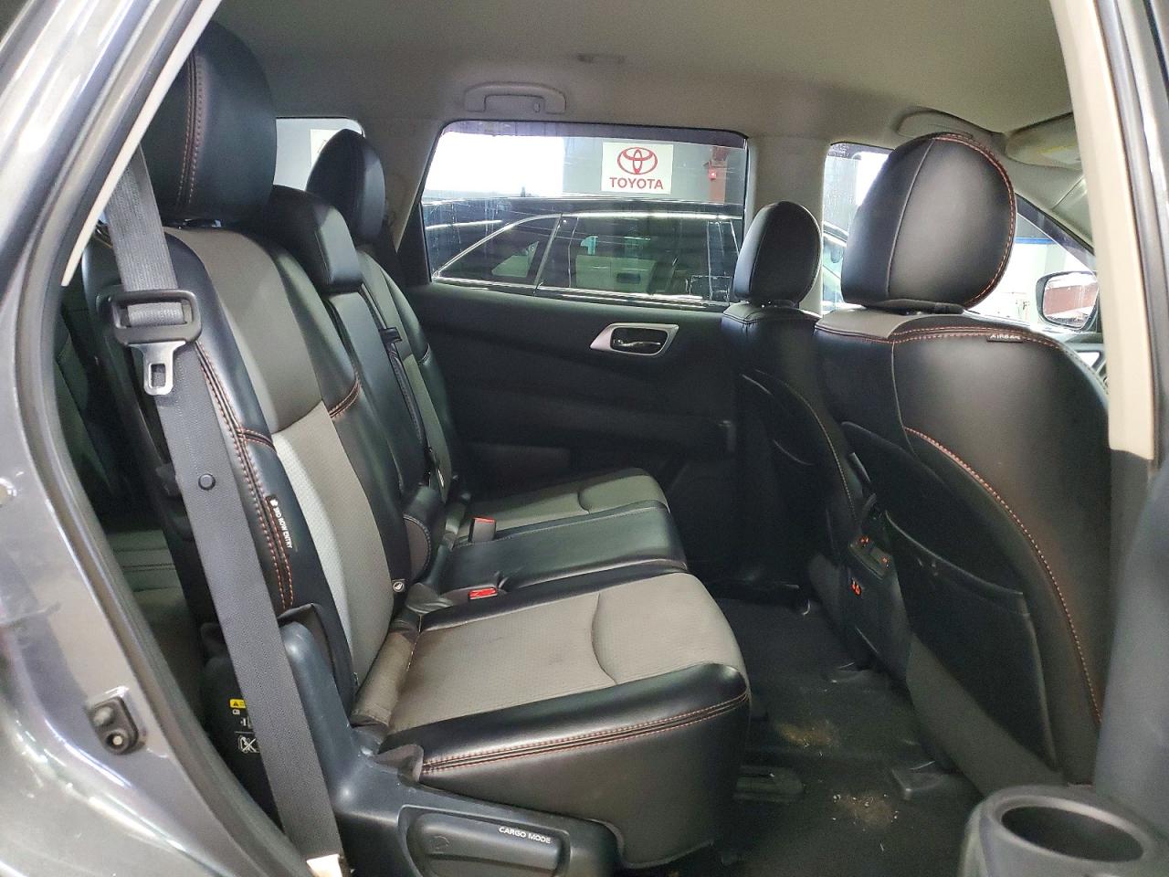 Nissan Pathfinder Sv