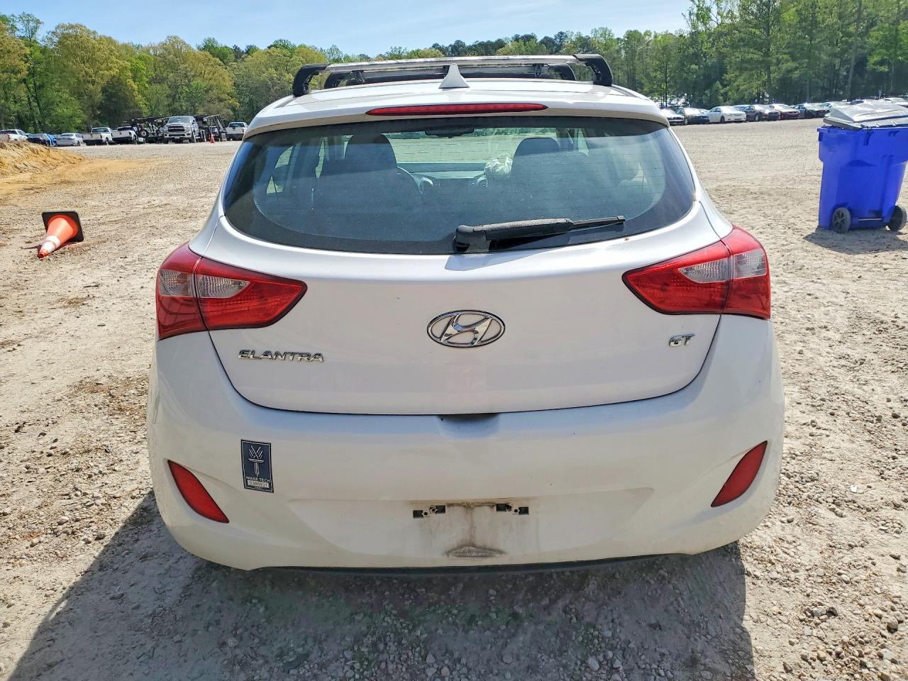 Hyundai ELANTRA Base