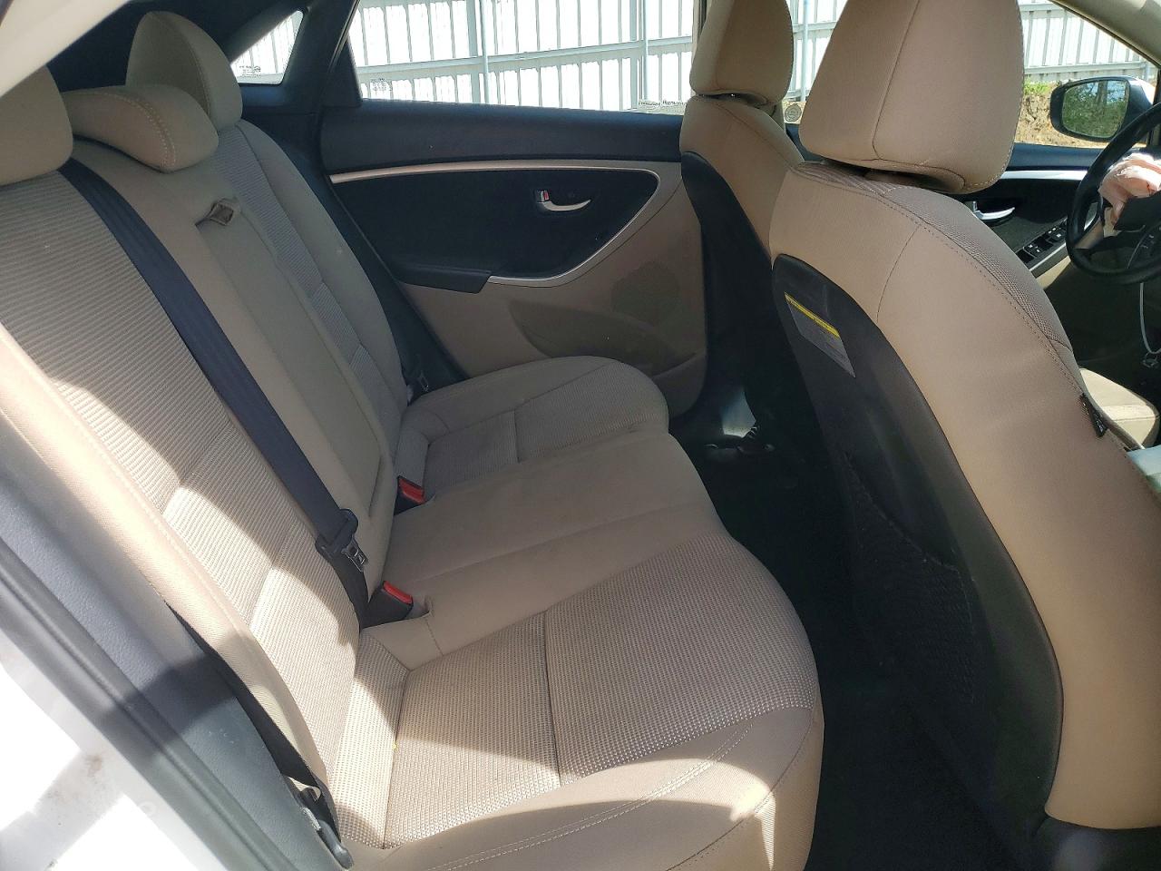 Hyundai ELANTRA Base